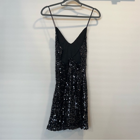 Lulu’s Sequin Mini Dress - Picture 6 of 8